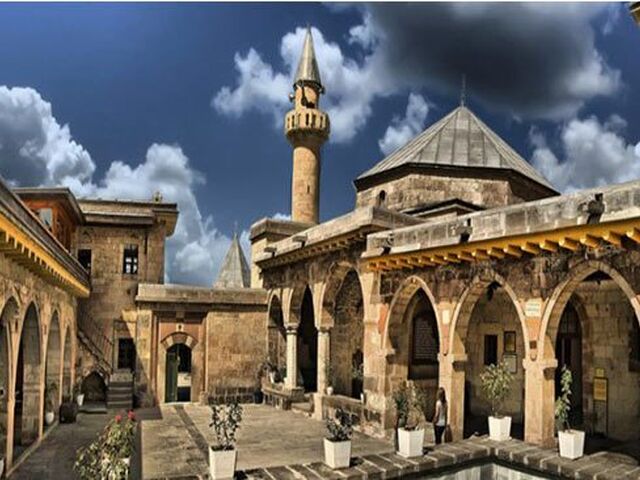 İstanbul & Ankara Çıkışlı Otobüslü Kapadokya Turu (2 Gece Konaklama)