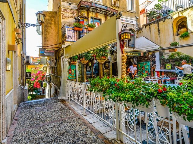 Eskişehir ve Ankara Hareketli Otobüslü Güney İtalya Sicilya Yunanistan Turu 9 Gece 10 Gün