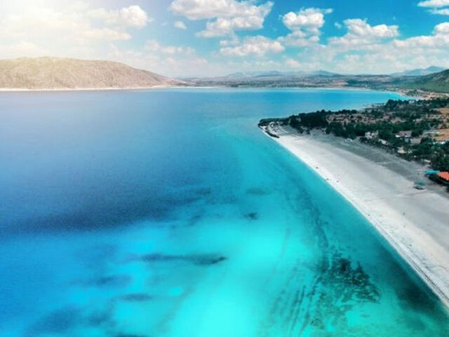 Lavanta Tarlaları Salda Gölü Pamukkale Çeşme Alaçatı Ilıca Turu 1 Gece Otel Konaklamalı