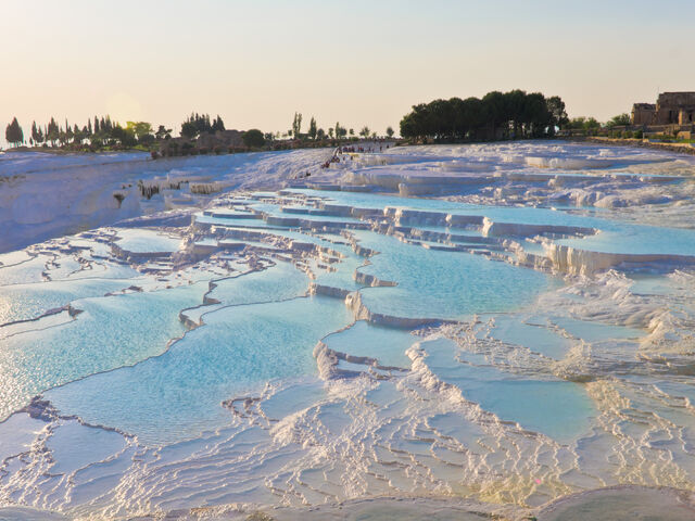 Lavanta Tarlaları Salda Gölü Pamukkale Çeşme Alaçatı Ilıca Turu 1 Gece Otel Konaklamalı