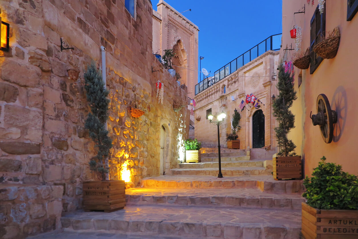 İzmir Çıkışlı Uçaklı Butik Mardin, Urfa, Gaziantep Turu (2 Gece Konaklamalı) 